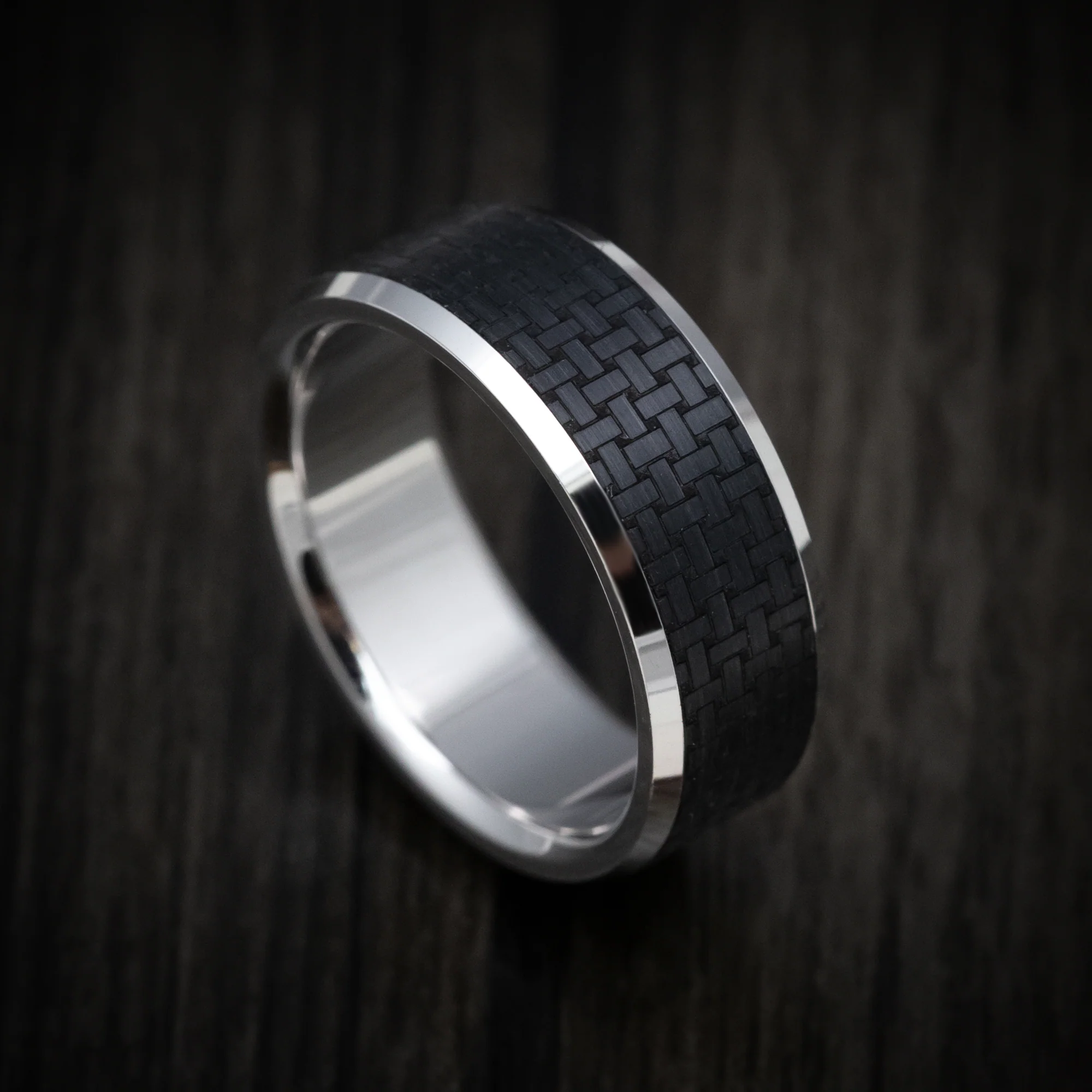 14K Gold and Carbon Fiber Men's Ring with Geometric Pattern