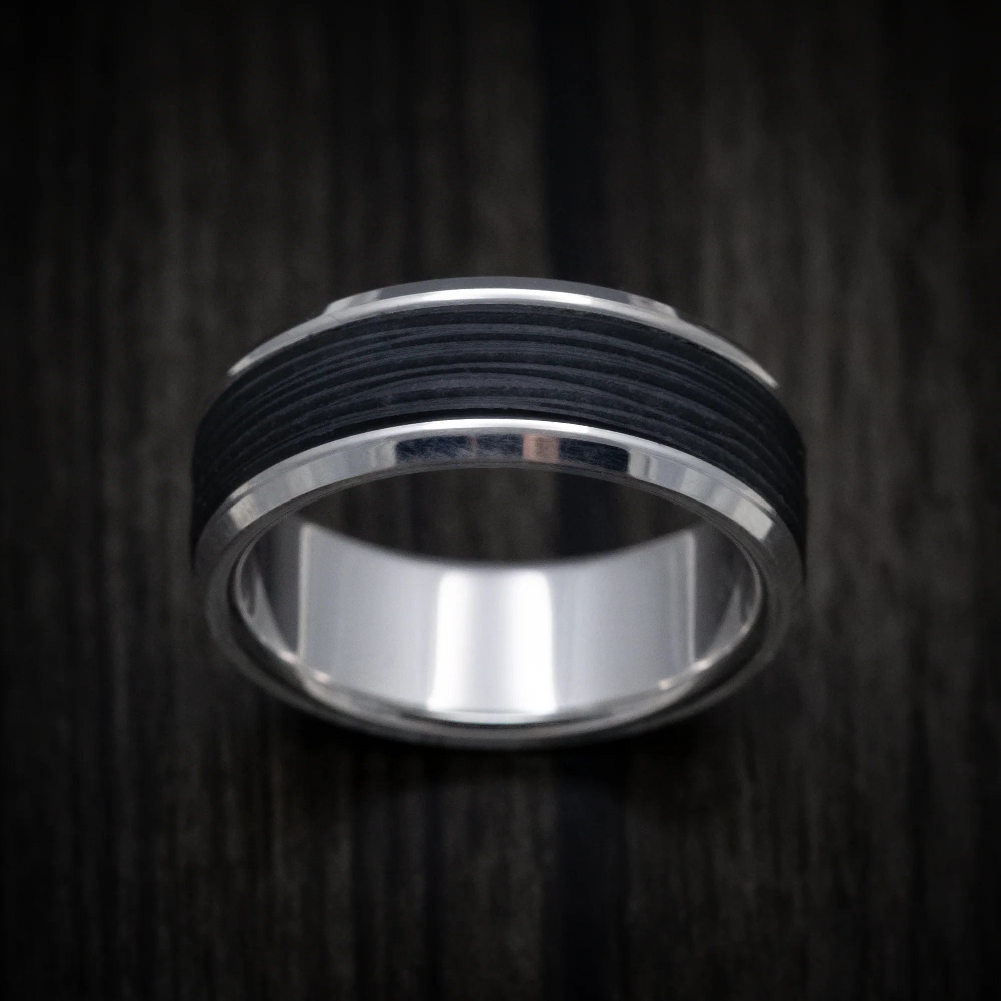 14K Gold and Carbon Fiber Men's Ring with Organic Design Pattern - Image 2