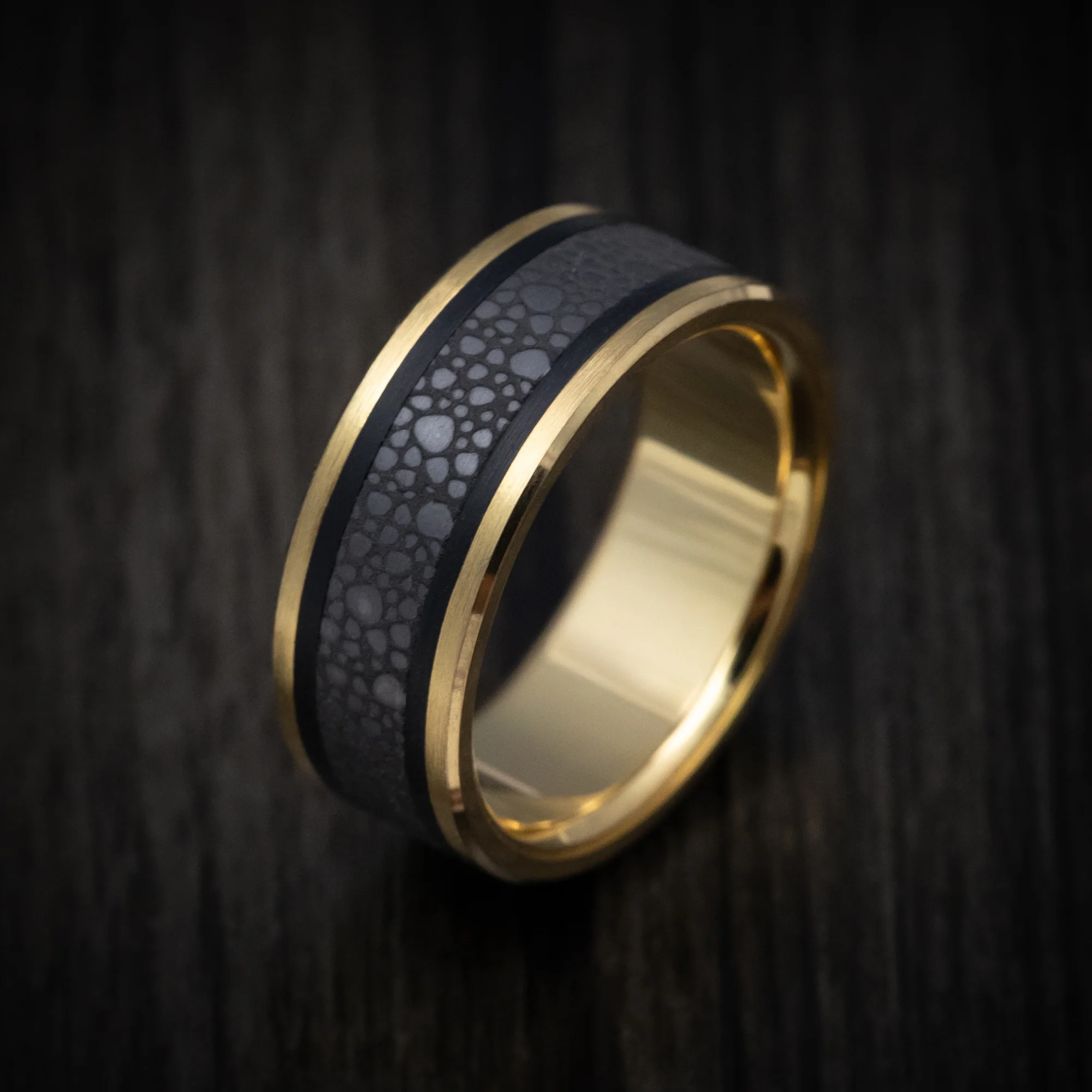 14K Gold and Tantalum Men's Ring with Carbon Accents and Design Pattern - Image 3