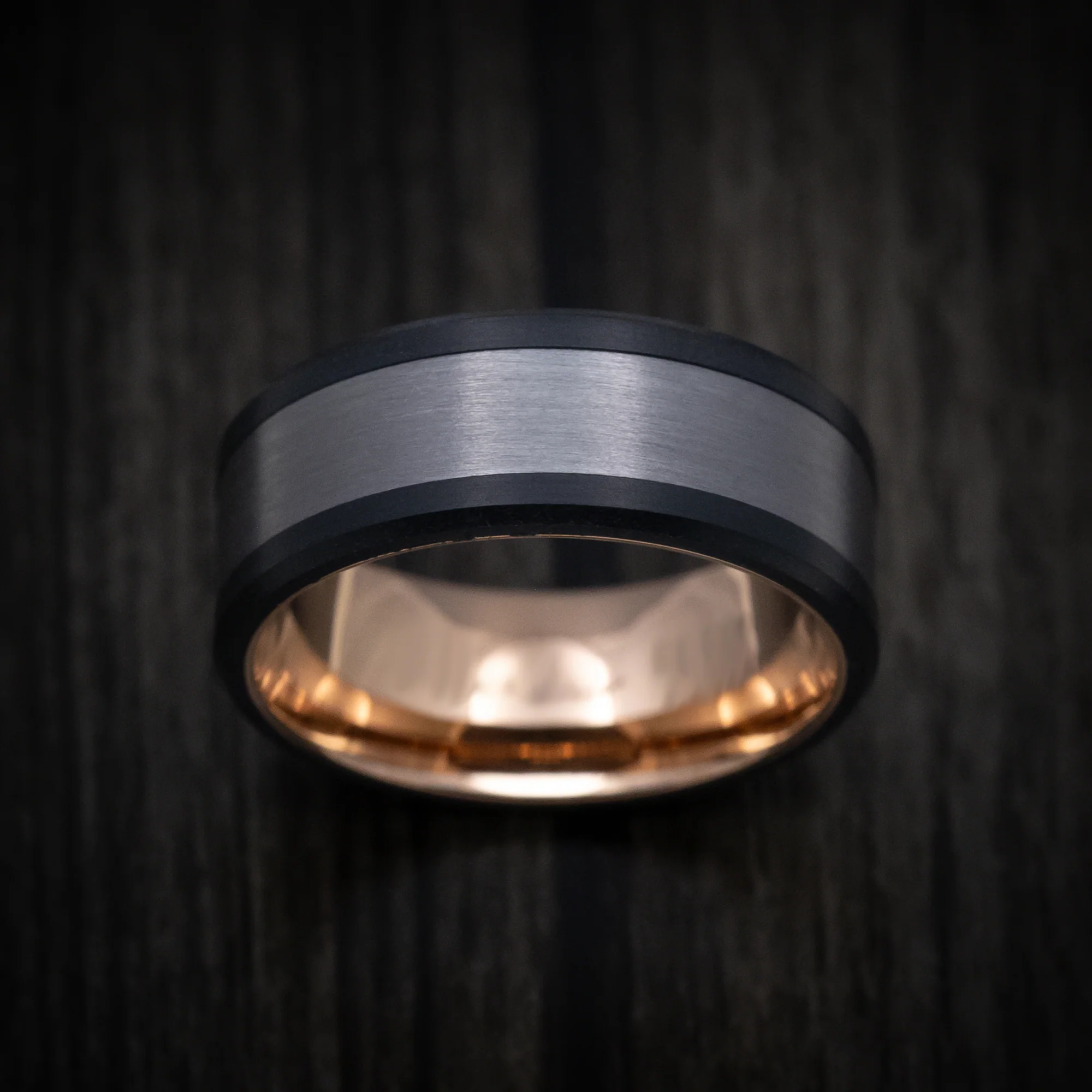 14K Gold and Tantalum Men's Ring with Carbon Fiber Accents - Image 2