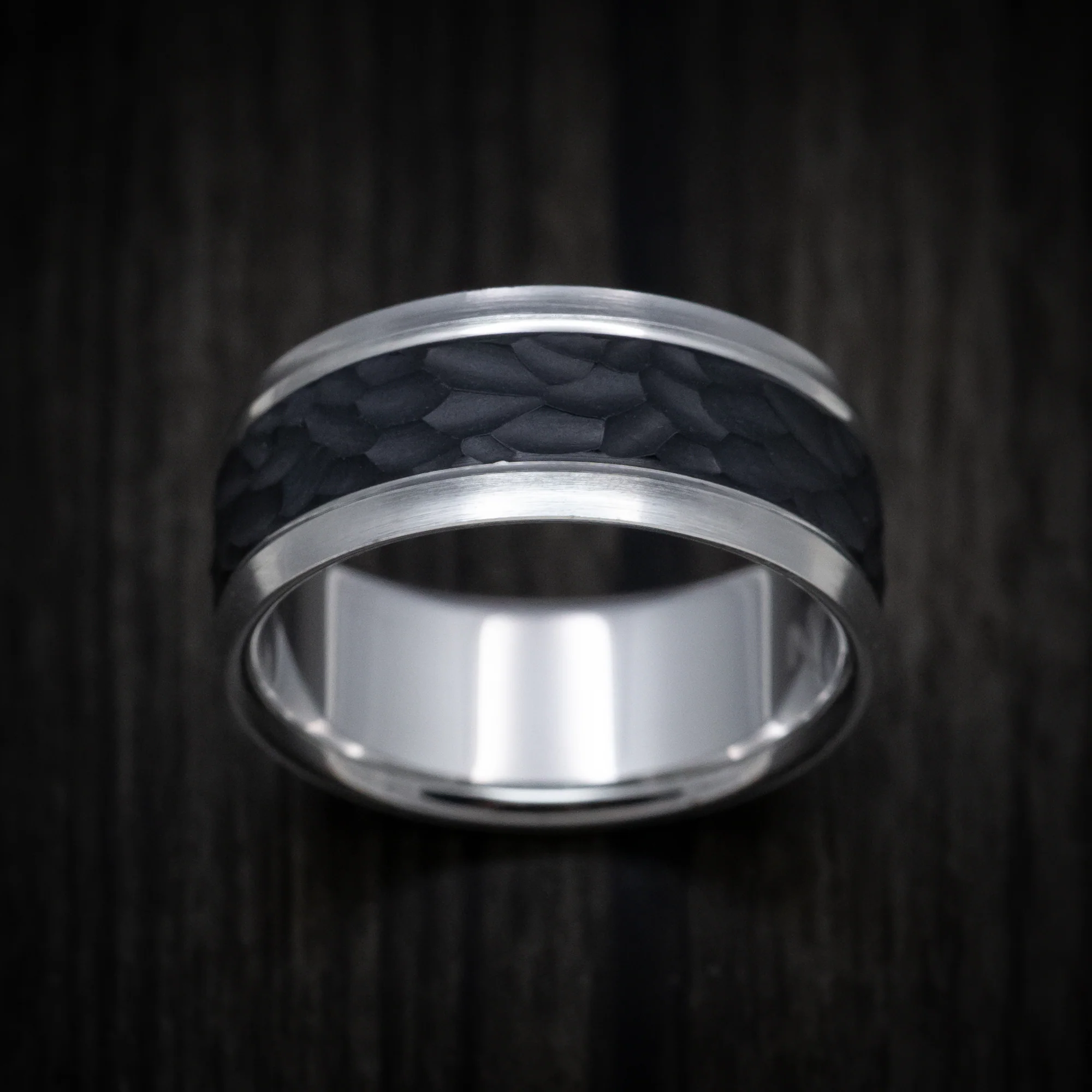 14K Gold Men's Ring with Hammered Carbon Fiber Inlay - Image 2