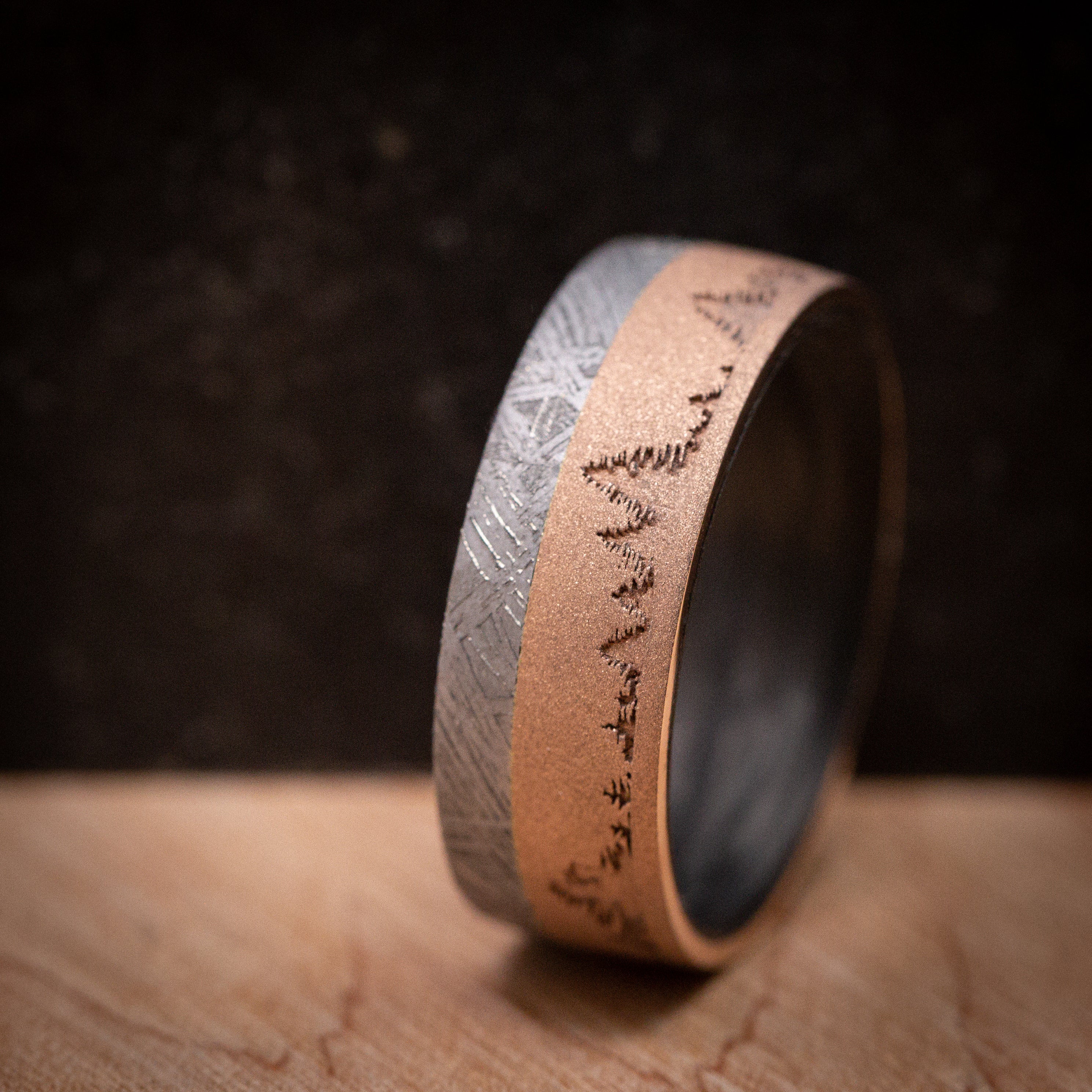 14K Gold Men's Ring with Meteorite Inlay Forged Carbon Fiber Sleeve and Trees Design - Image 5