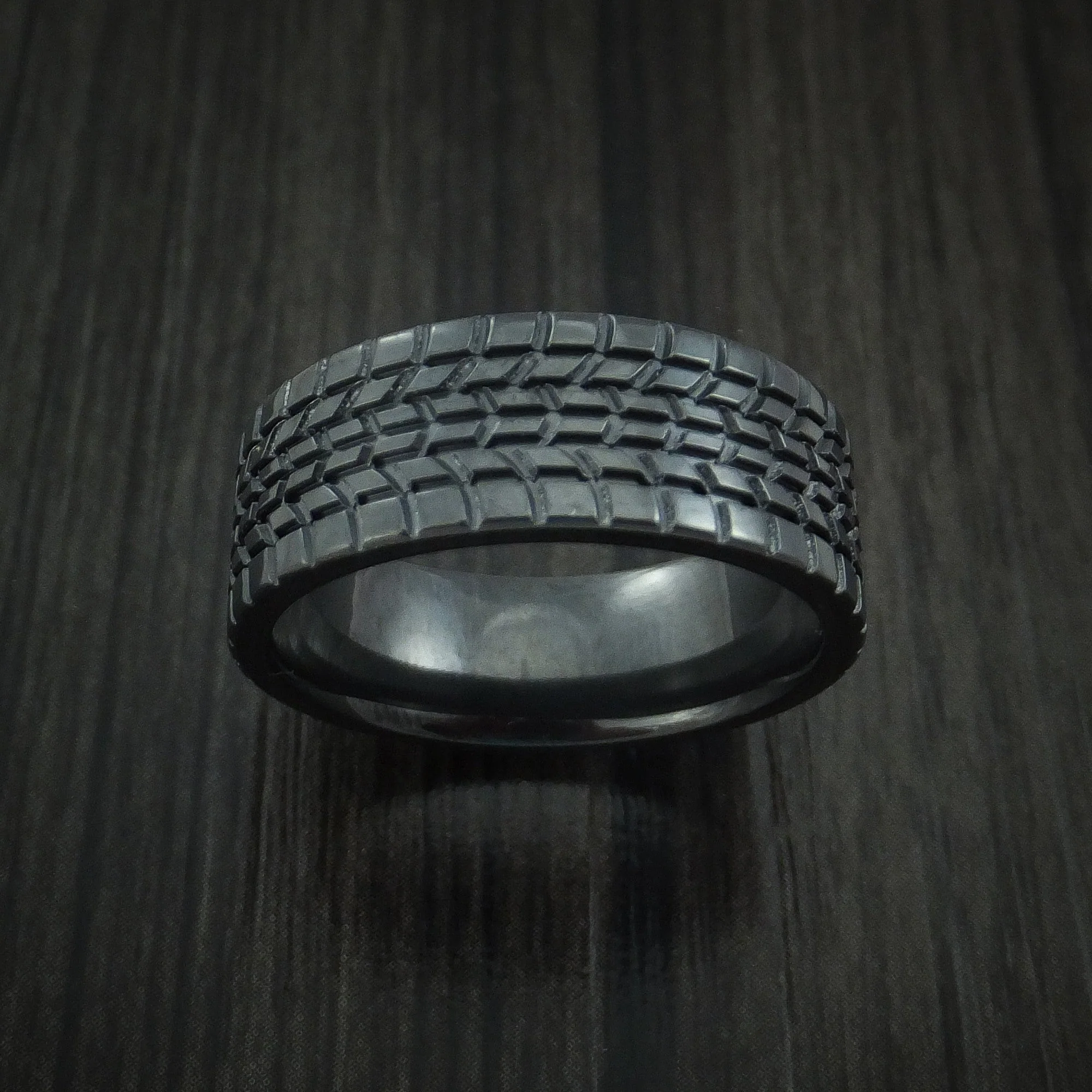 Black Titanium Men's Ring Textured Tread Pattern Band - Image 2