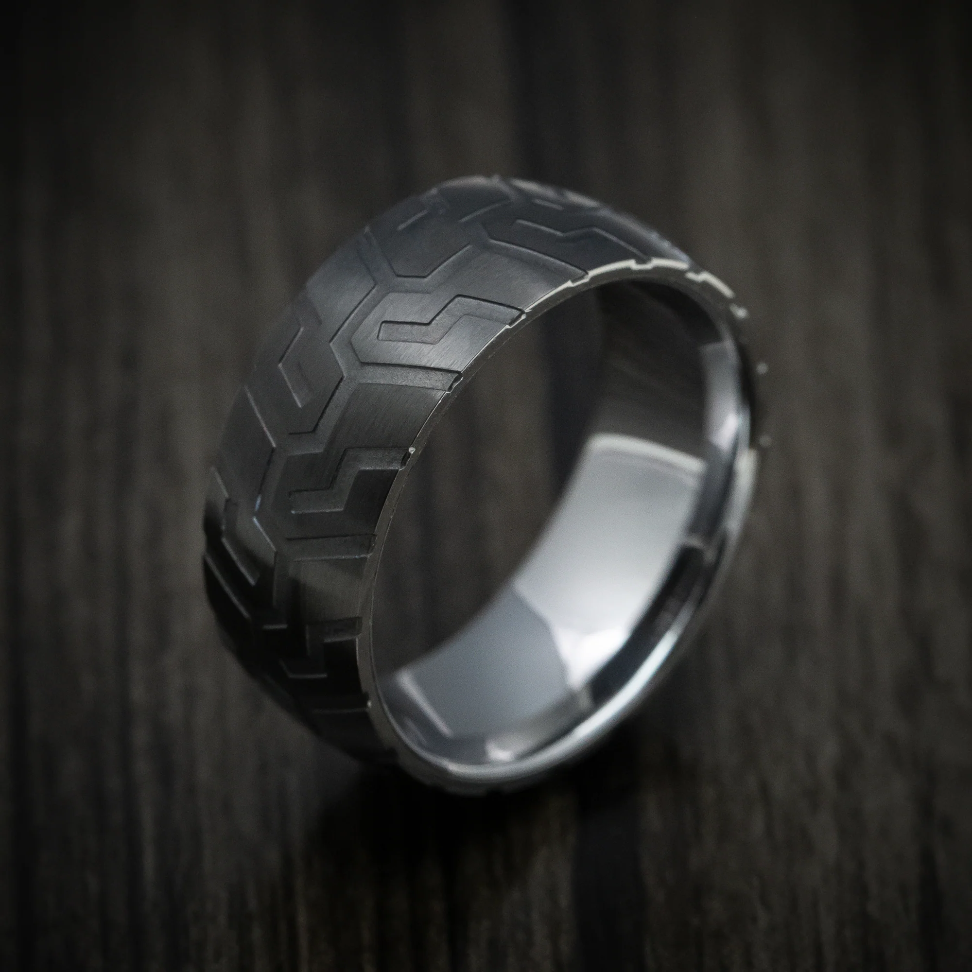 Black Tungsten Men's Ring with Tire Tread Pattern - Image 3
