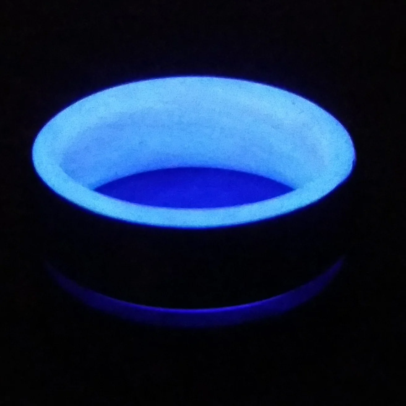 Carbon Fiber Men's Ring with Purple Glow Sleeve - Image 5