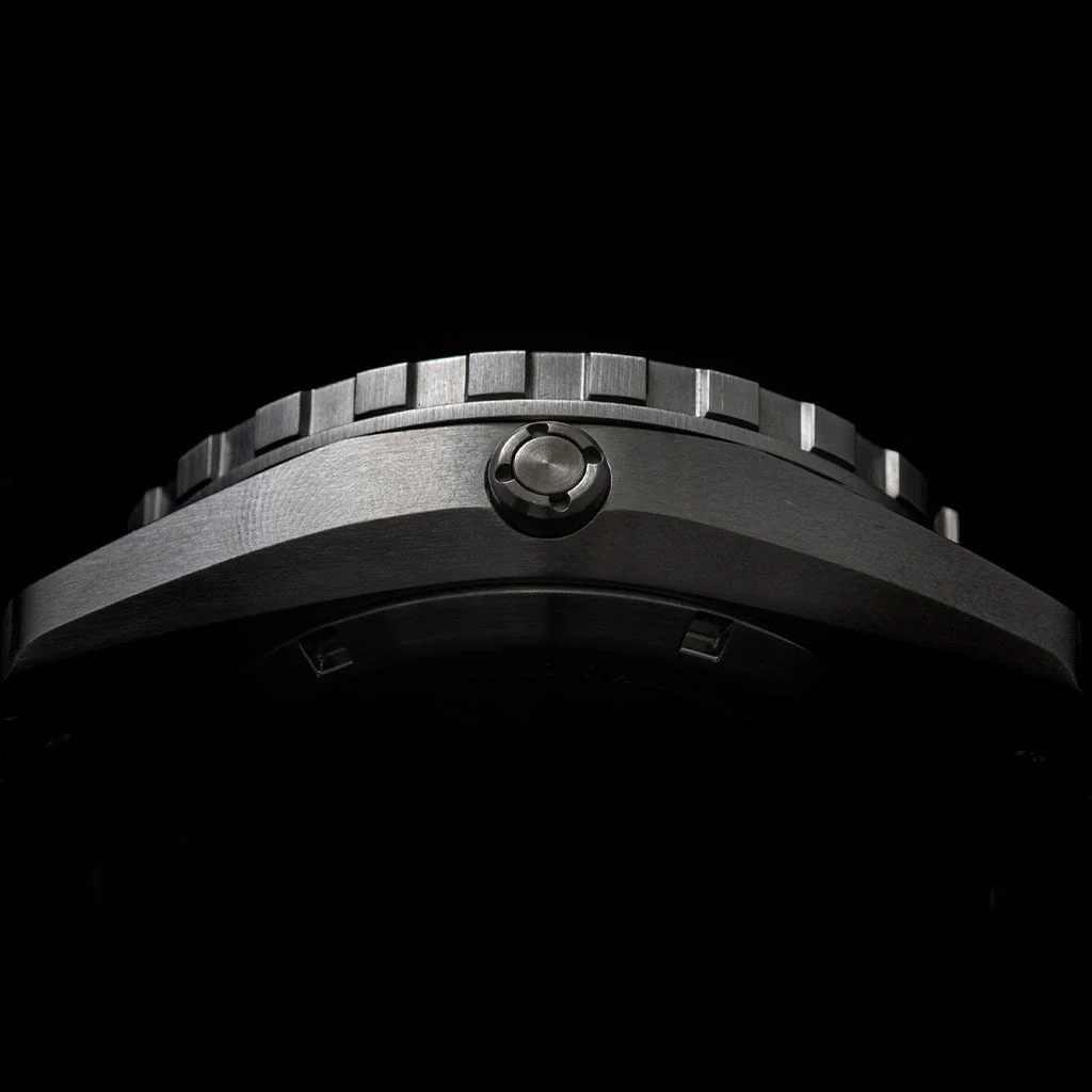DV-02 - AUTOMATIC DIVE WATCH WITH SILICONE SPORT STRAP - Image 4