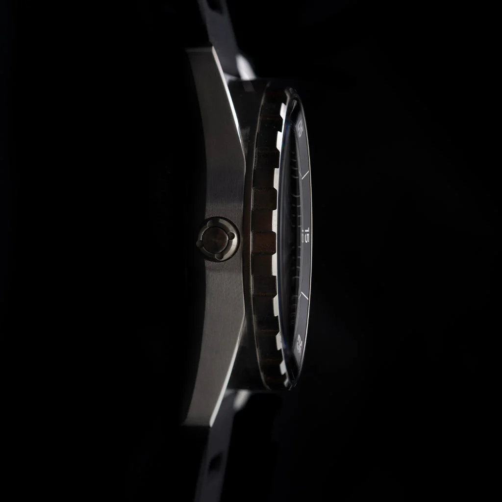 DV-02 - AUTOMATIC DIVE WATCH WITH SILICONE SPORT STRAP - Image 7