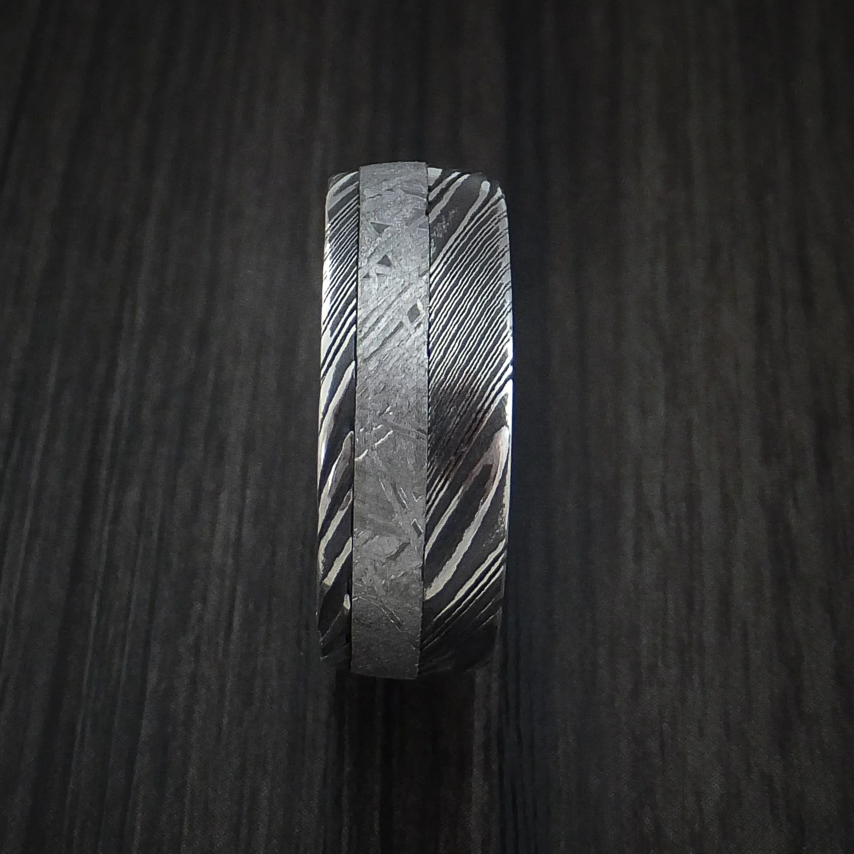 Gibeon Meteorite in Woodgrain Kuro Damascus Steel Wedding Men's Band - Image 3