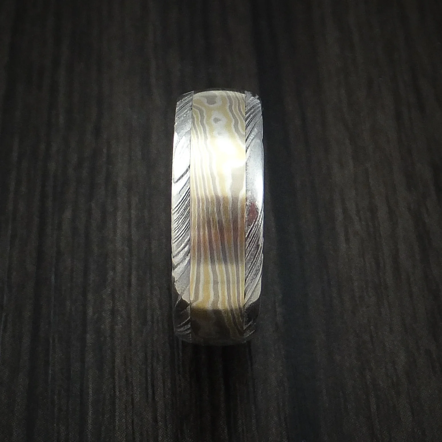 Woodgrain Kuro Damascus and Yellow Gold and White Gold Mokume Gane Men's Ring Custom Made - Image 3