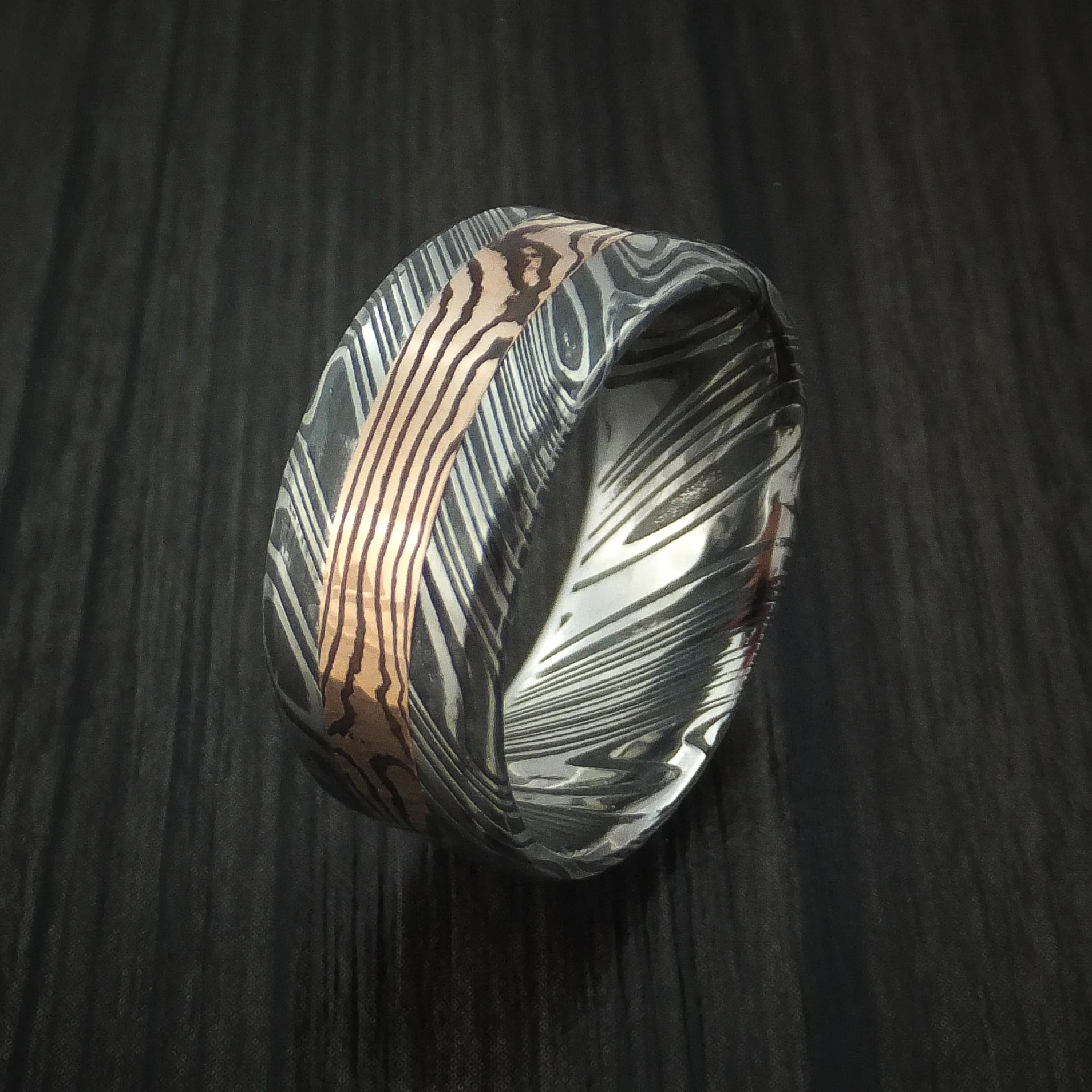 Woodgrain Kuro Damascus Steel and 14K Rose Gold Mokume Shakudo Gane Inlay Custom Made Men's Band - Image 4