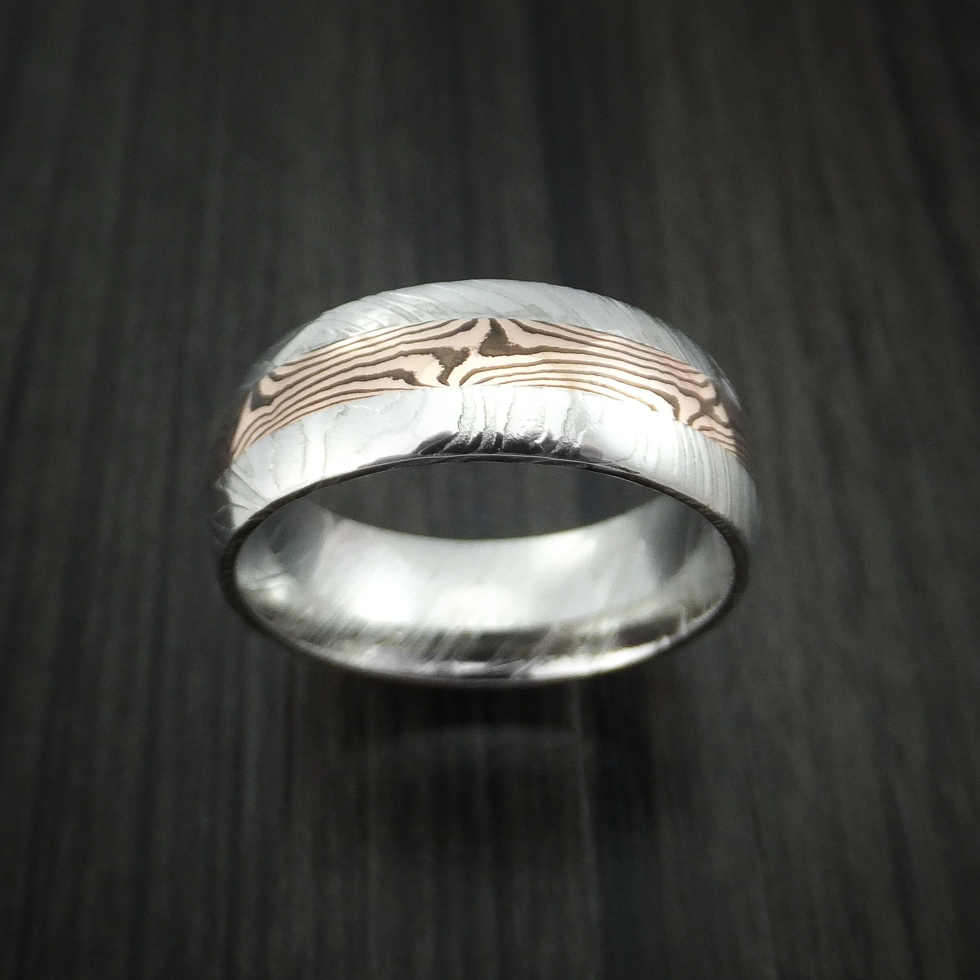 Woodgrain Kuro Damascus Steel and 14K Rose Gold Mokume Shakudo Gane Inlay Custom Made Men's Band - Image 2