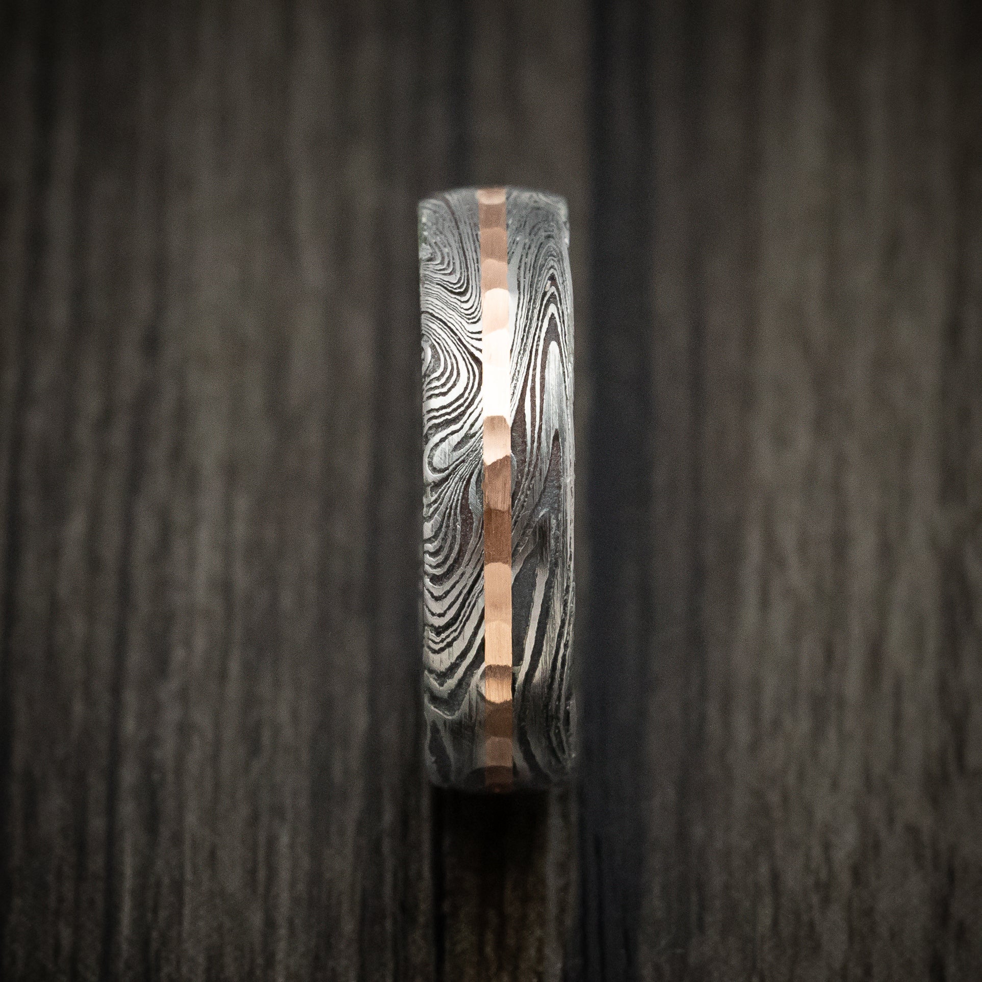 Marble Kuro Damascus Steel Men's Ring with Hammered Gold Inlay and Wood Sleeve - Image 3