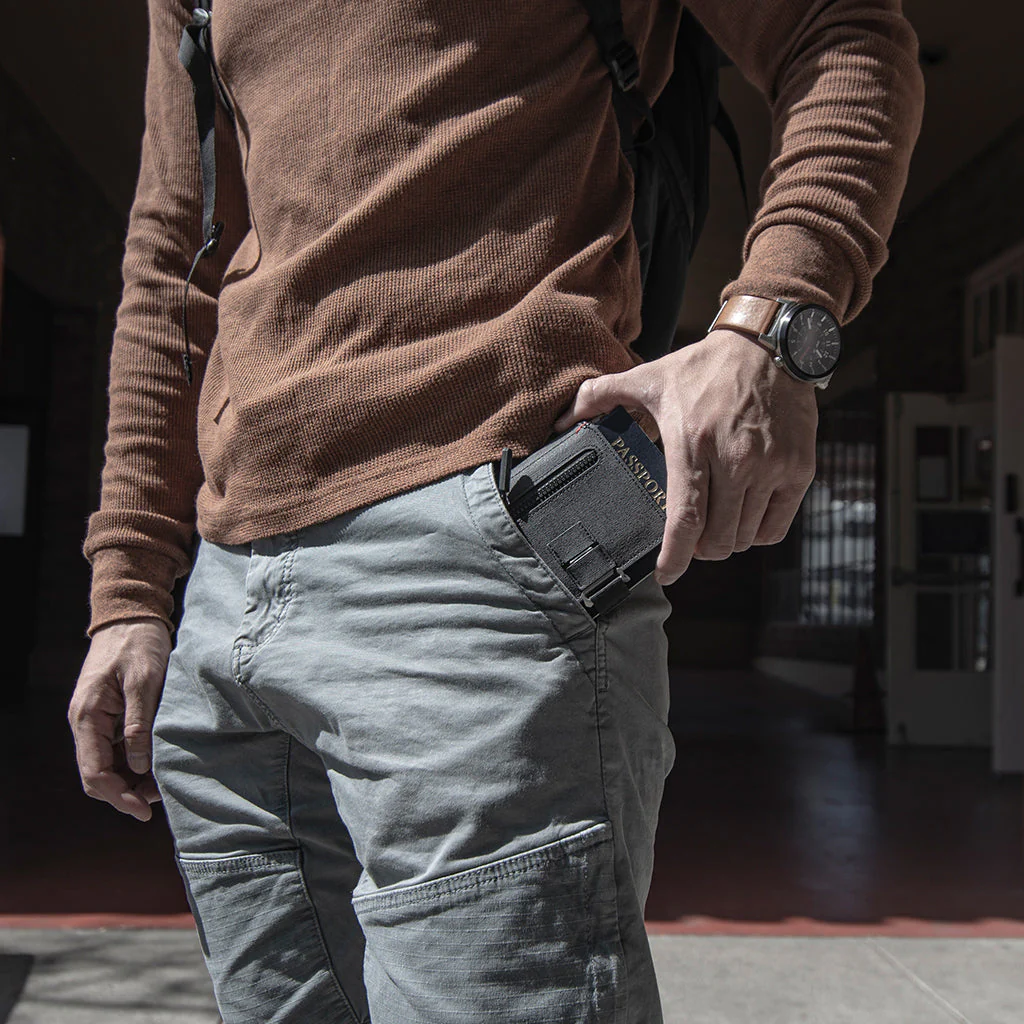 P01 PIONEER™ TRAVEL WALLET - Image 16