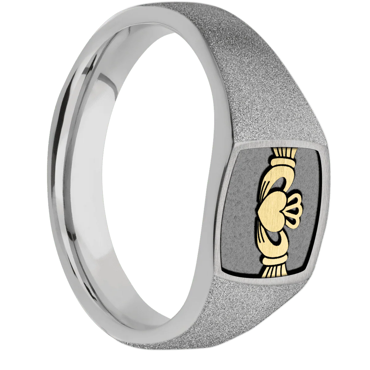 Small Cushion signet ring (10x10mm) in Titanium, with a Wide style band, a 14K Yellow Gold inlay and a Claddagh 4 engraving.