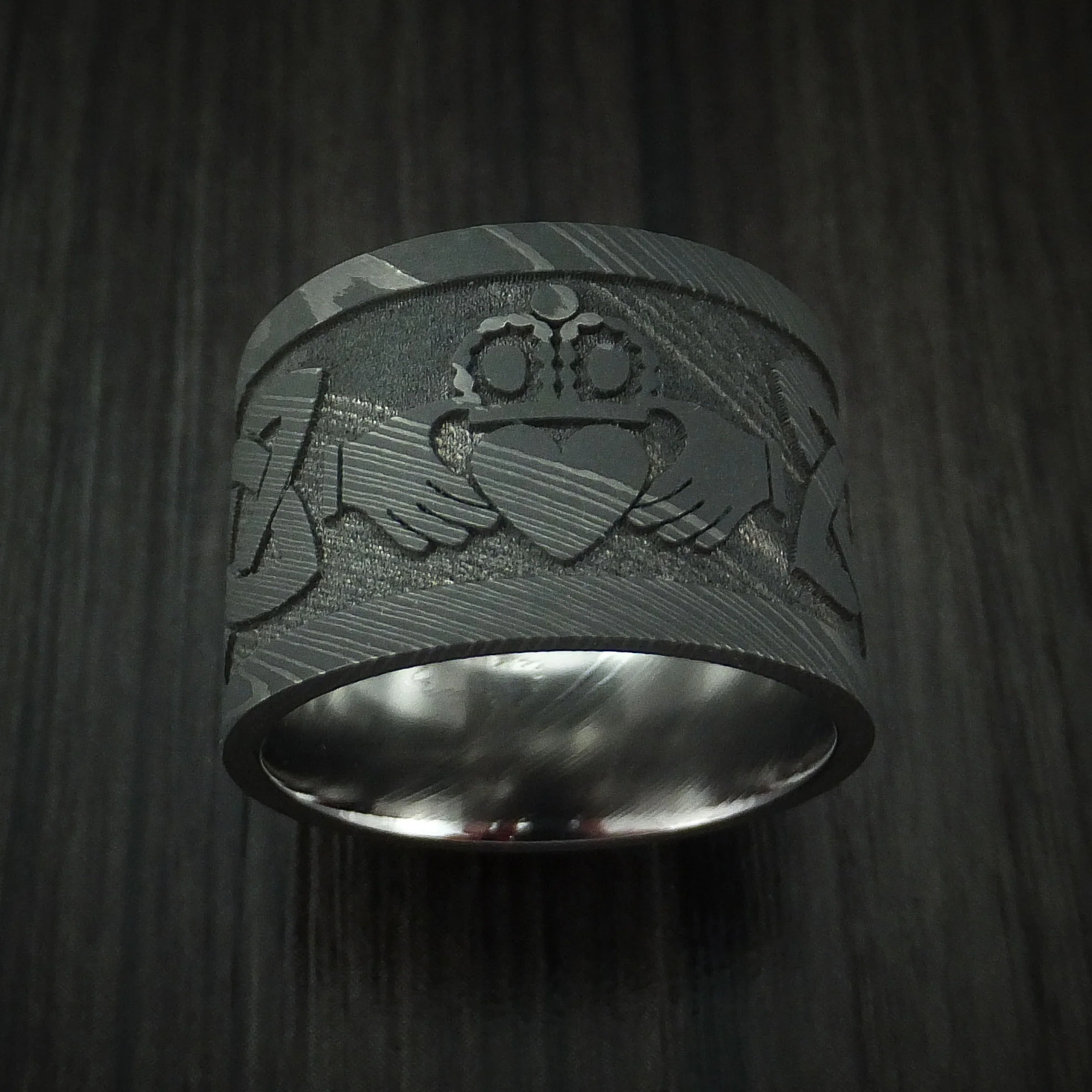 Wide Damascus Steel Celtic Irish Claddagh Men's Ring Hands Clasping Heart Band Carved - Image 2