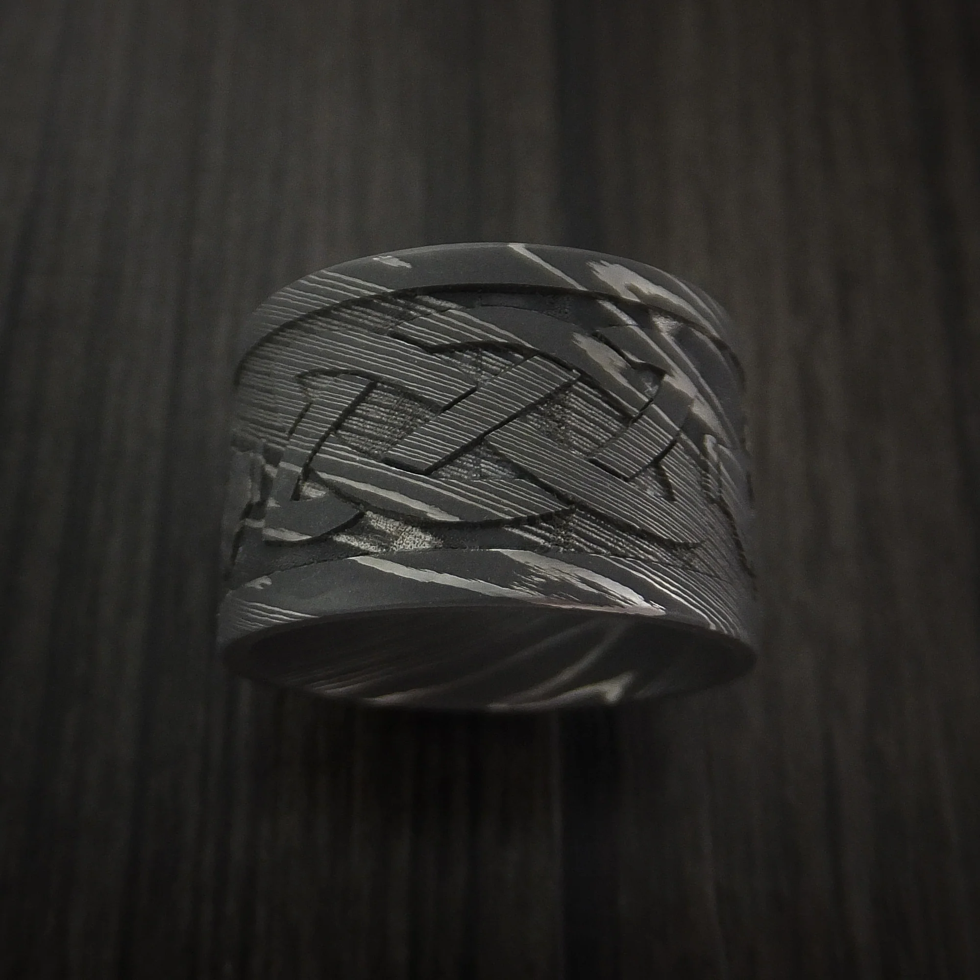 Wide Damascus Steel Celtic Irish Claddagh Men's Ring Hands Clasping Heart Band Carved - Image 3
